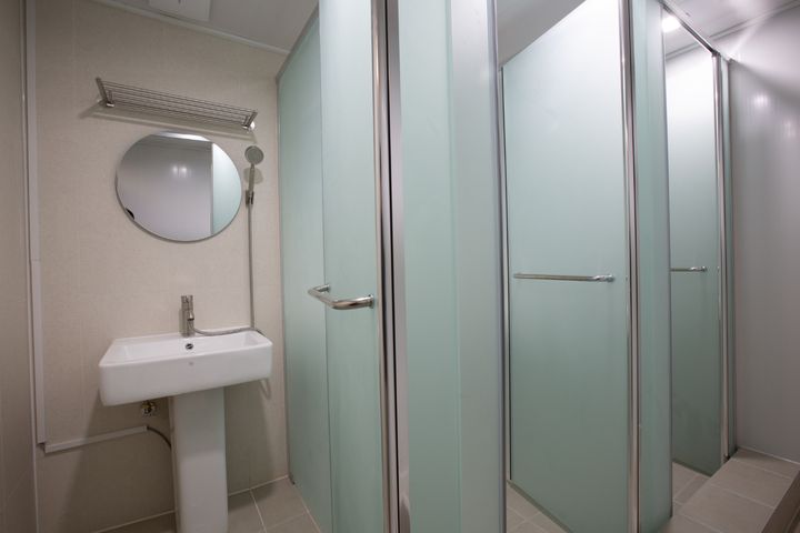 Newly built hotel-quality accommodation near 6th image