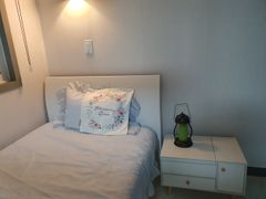 Newly built 1.5-room apartment in front of Du 4th image