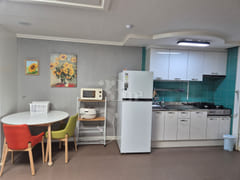Fully Furnished Studio 🥇 Budget-Friendly Tri 2th image