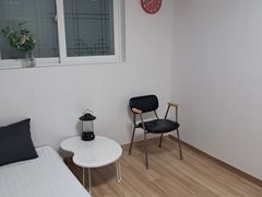 Spacious and clean room 9th image