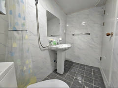 Clean studio apartment (private parking) 16th image