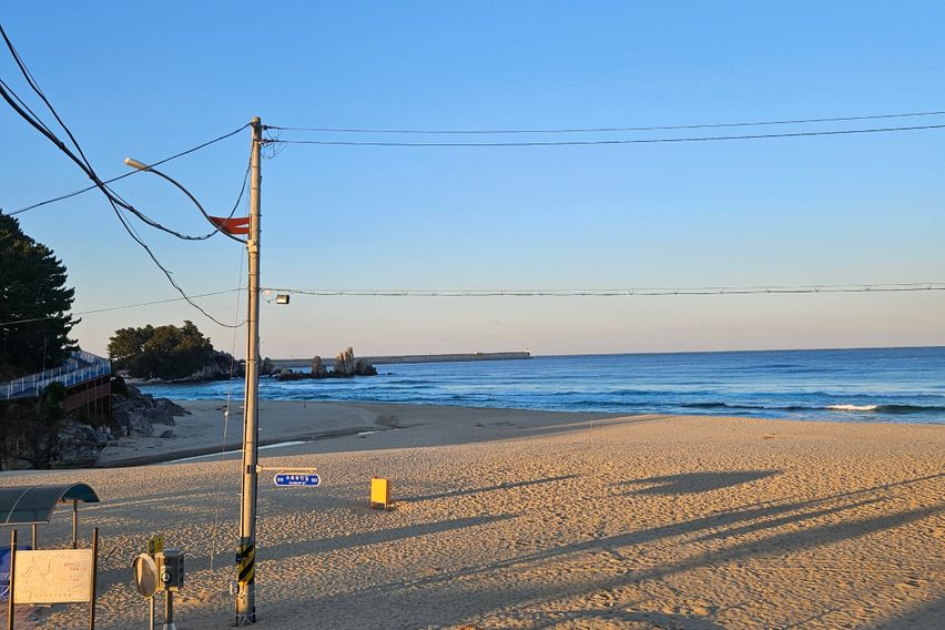 삼척 증산해변 품은 방