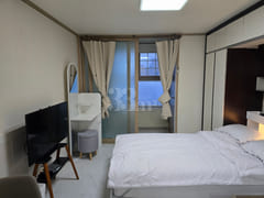 Pretty white room near Daiso 1th image
