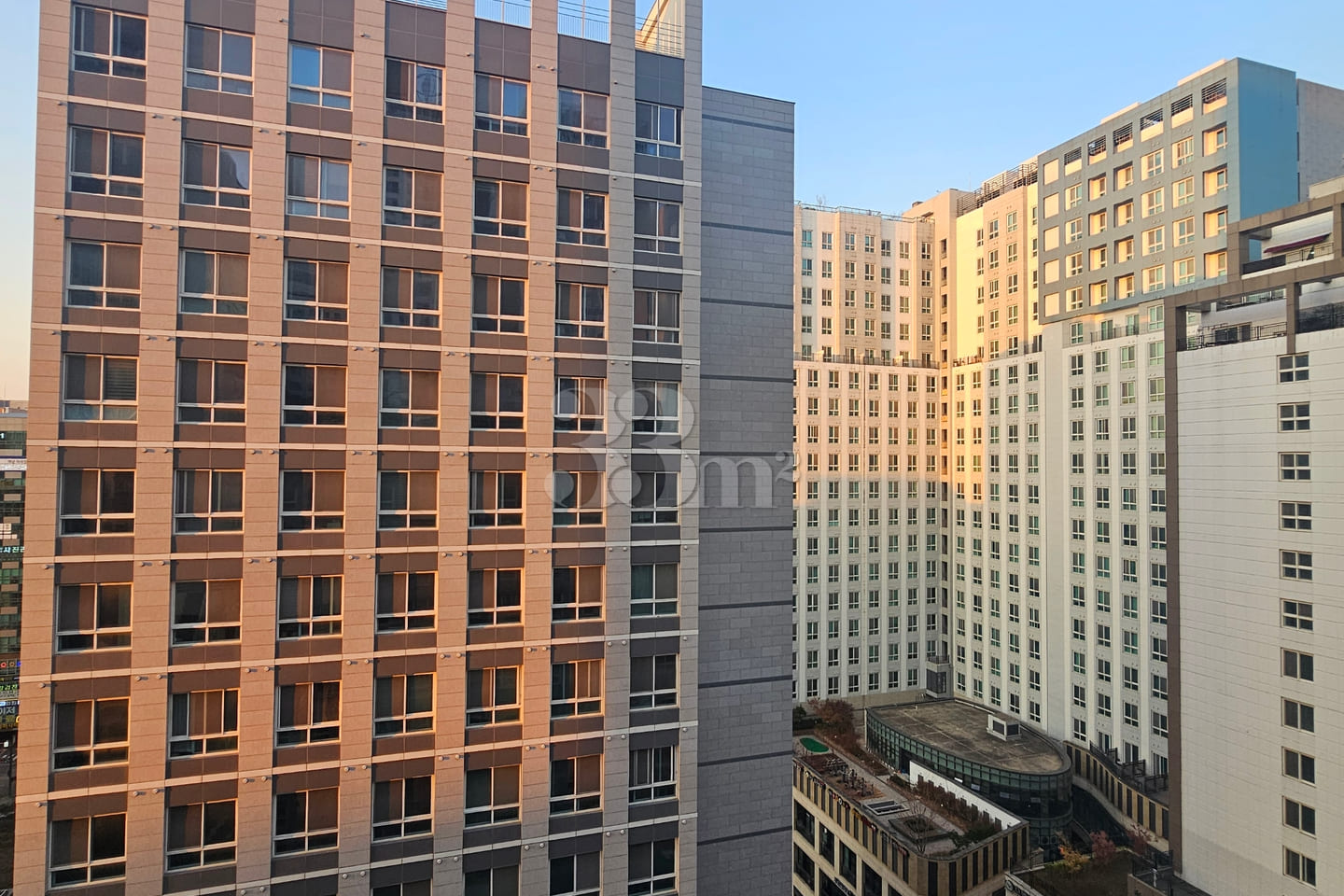 City View High-Rise, Fully Furnished! 9th image