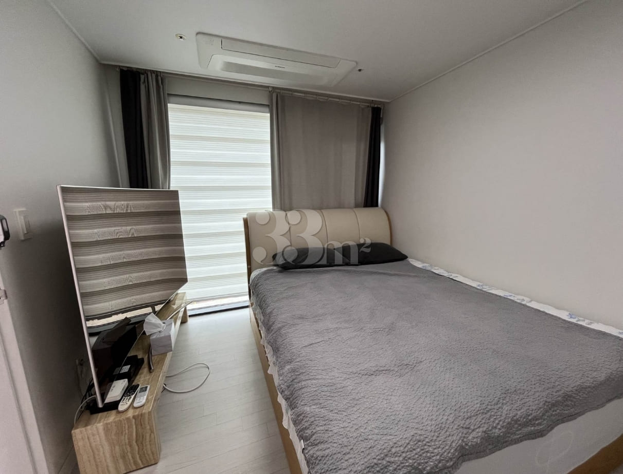 Fully furnished ocean view apartment in front 10th image