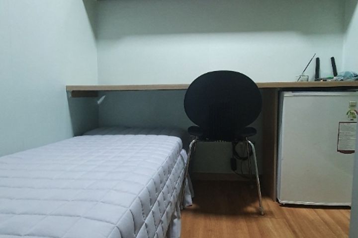 Clean and cozy room. 0th image
