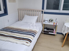 Room 203 8th image