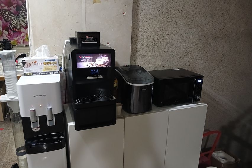 Motel bed room 5th image