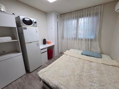 Room with pet and parking access 4th image