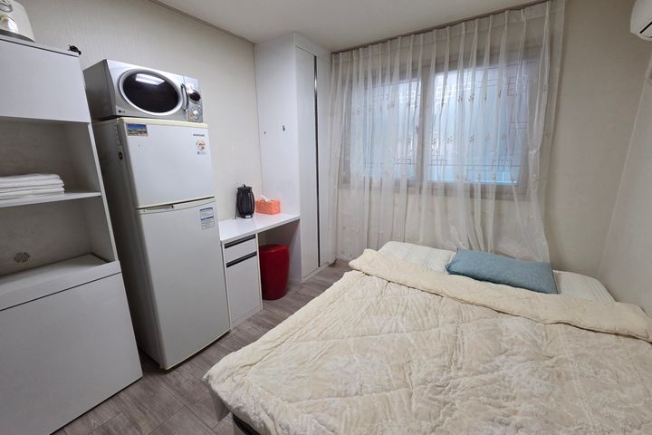 Room with pet and parking access 4th image