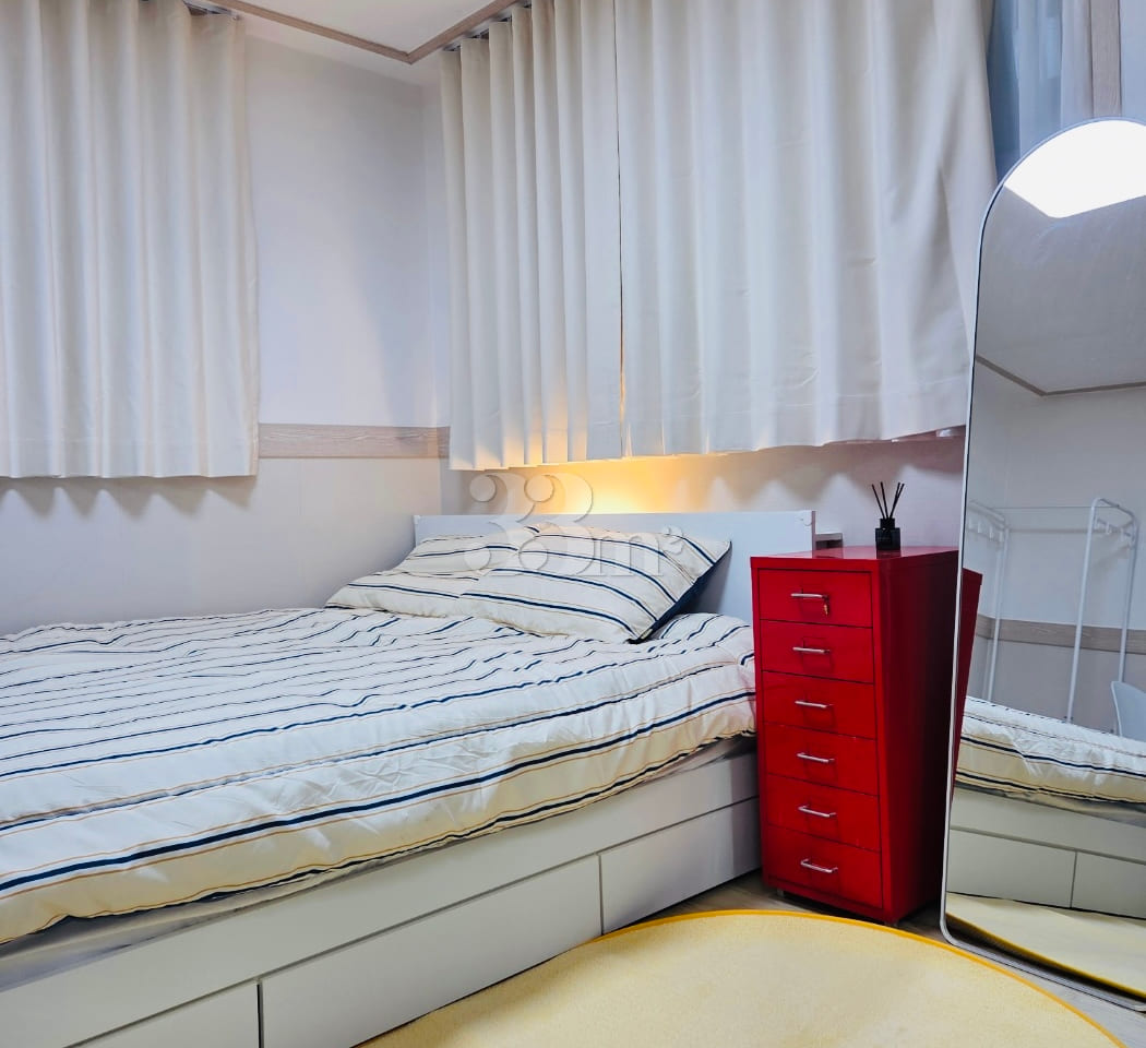 Fully Furnished Unit B (4-Minute Walk from Bo 15th image