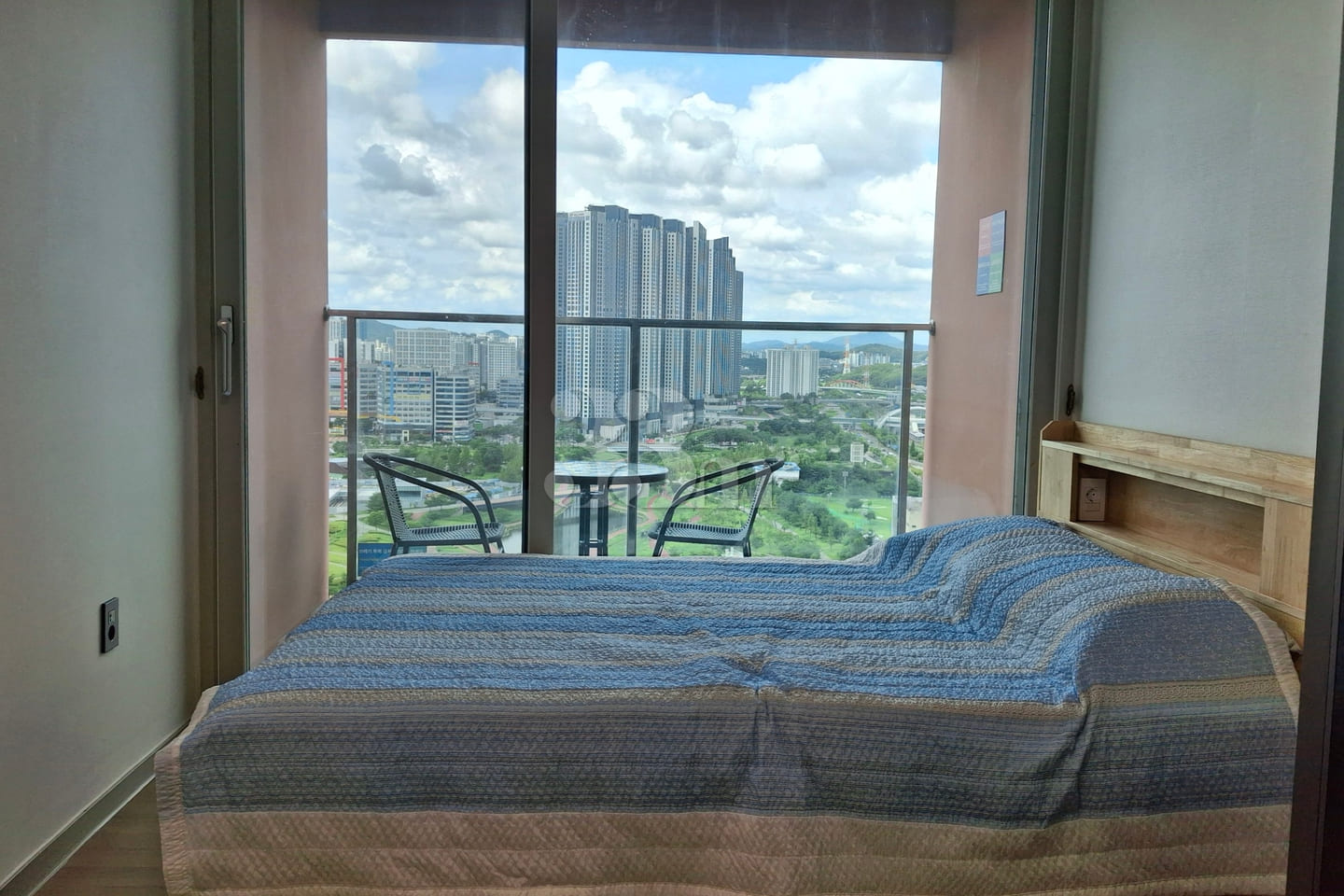 The best lake view at Yadang Station 2th image
