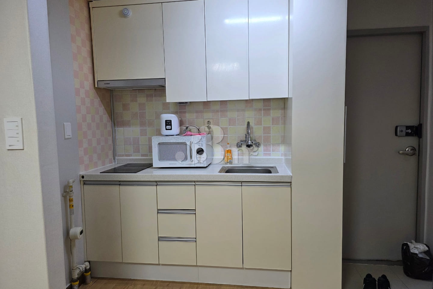 Neat studio apartment in Sanho-dong 5th image