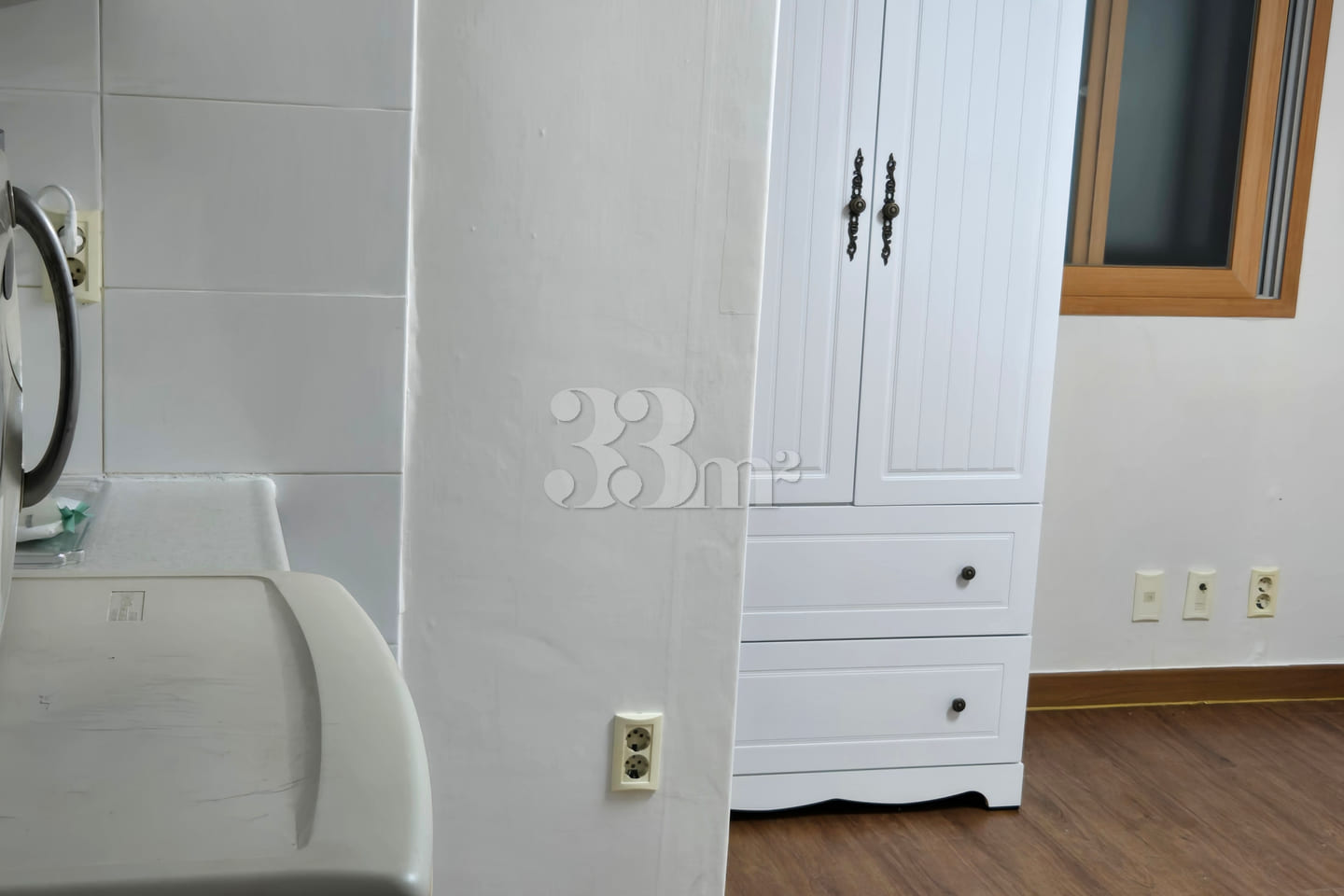 Room 102 4th image