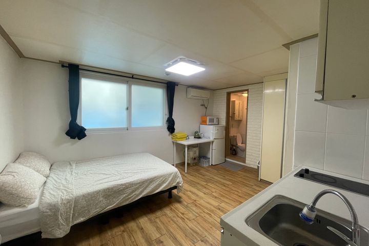 2 minutes from Nonhyeon Station (studio apart 3th image