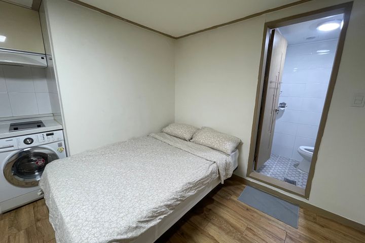 2 minutes from Nonhyeon Station (studio apart 11th image