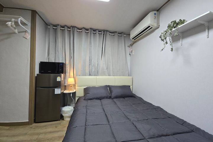 Cozy Room 1 6th image
