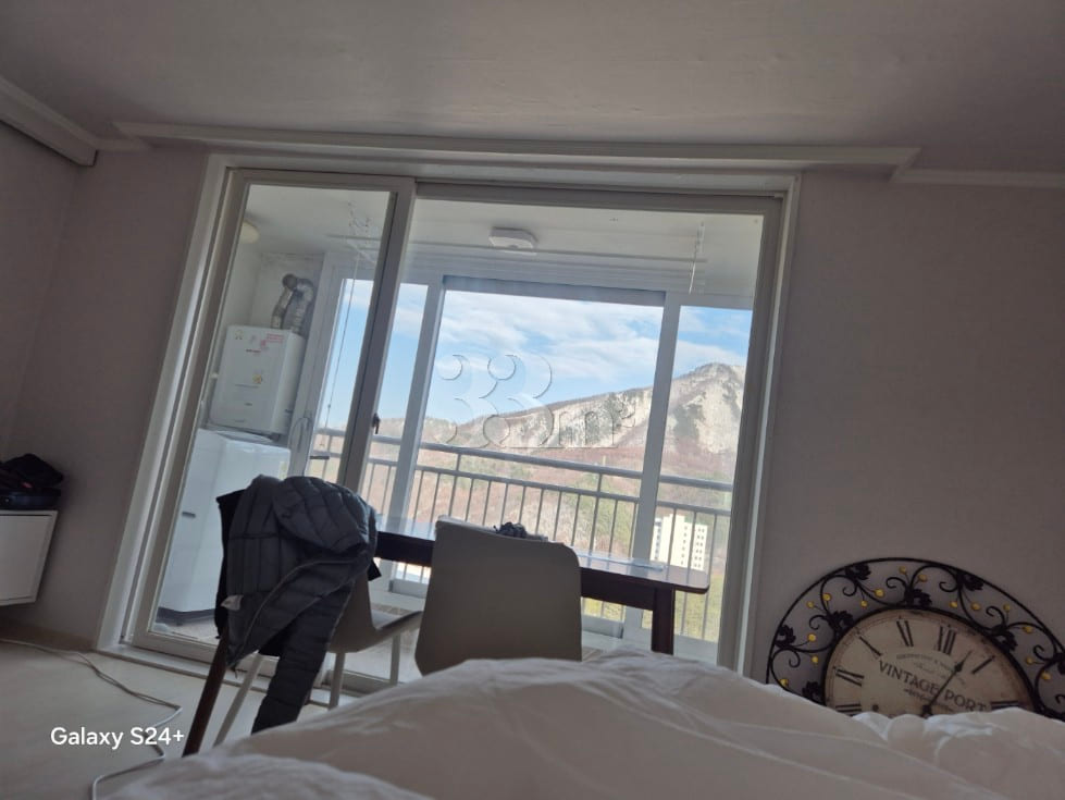 A room with a view. 2th image