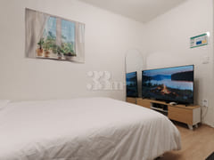 September Discount: Fully Furnished 2-Room Un 4th image
