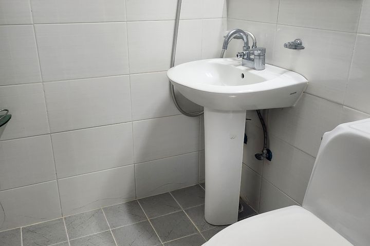 Clean mini-studio near Homeplus 8th image