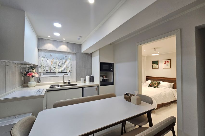 공덕역3분/4인/퀸2개