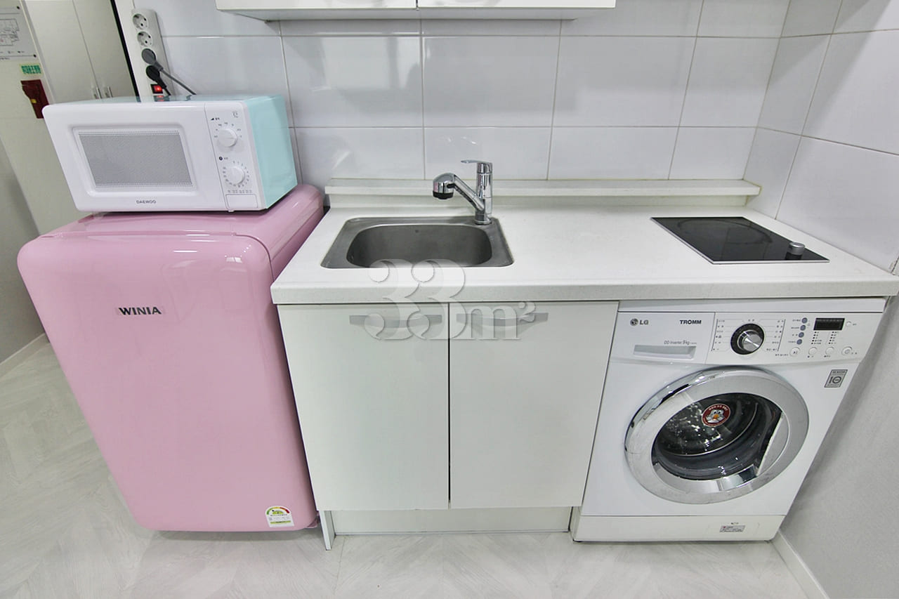 42 Studio Apartment on a Main Road in Hongdae 9th image