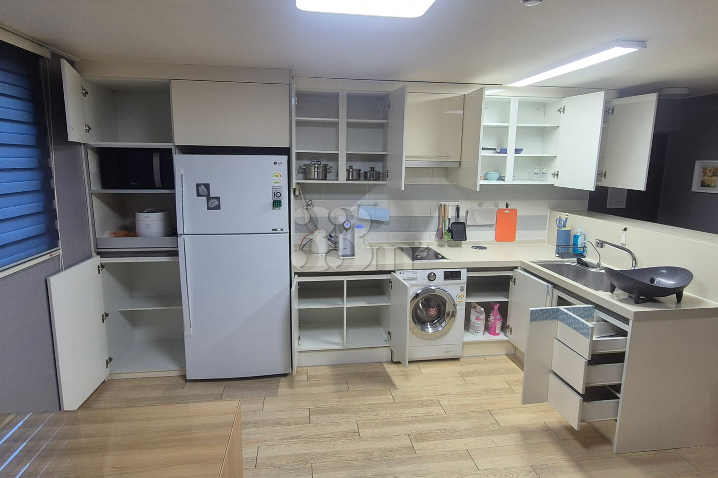 Fully-furnished Studio Apartment with Separat 11th image