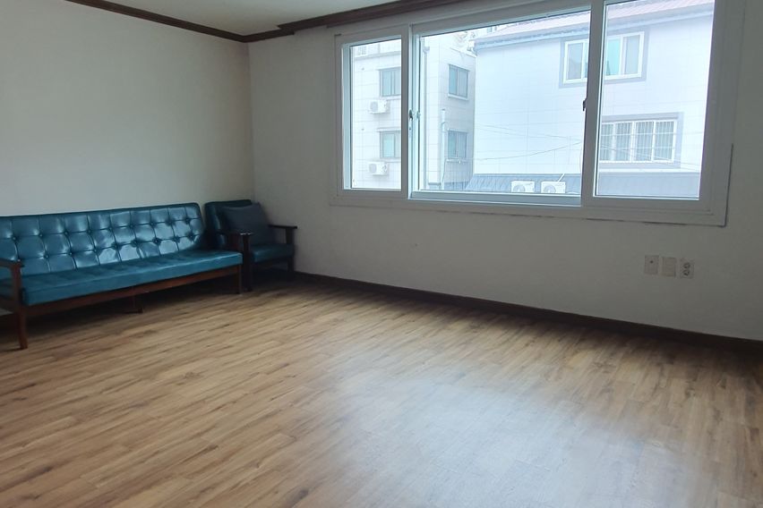 Minimalist Detached House 1th image