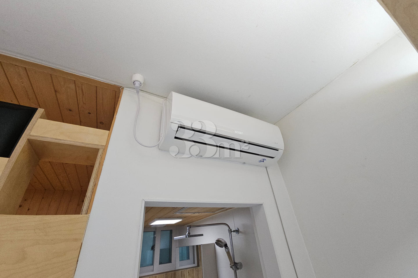 Newly built, fully furnished studio with a lo 13th image