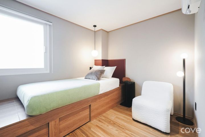 Clean studio apartment near Hongik University 0th image