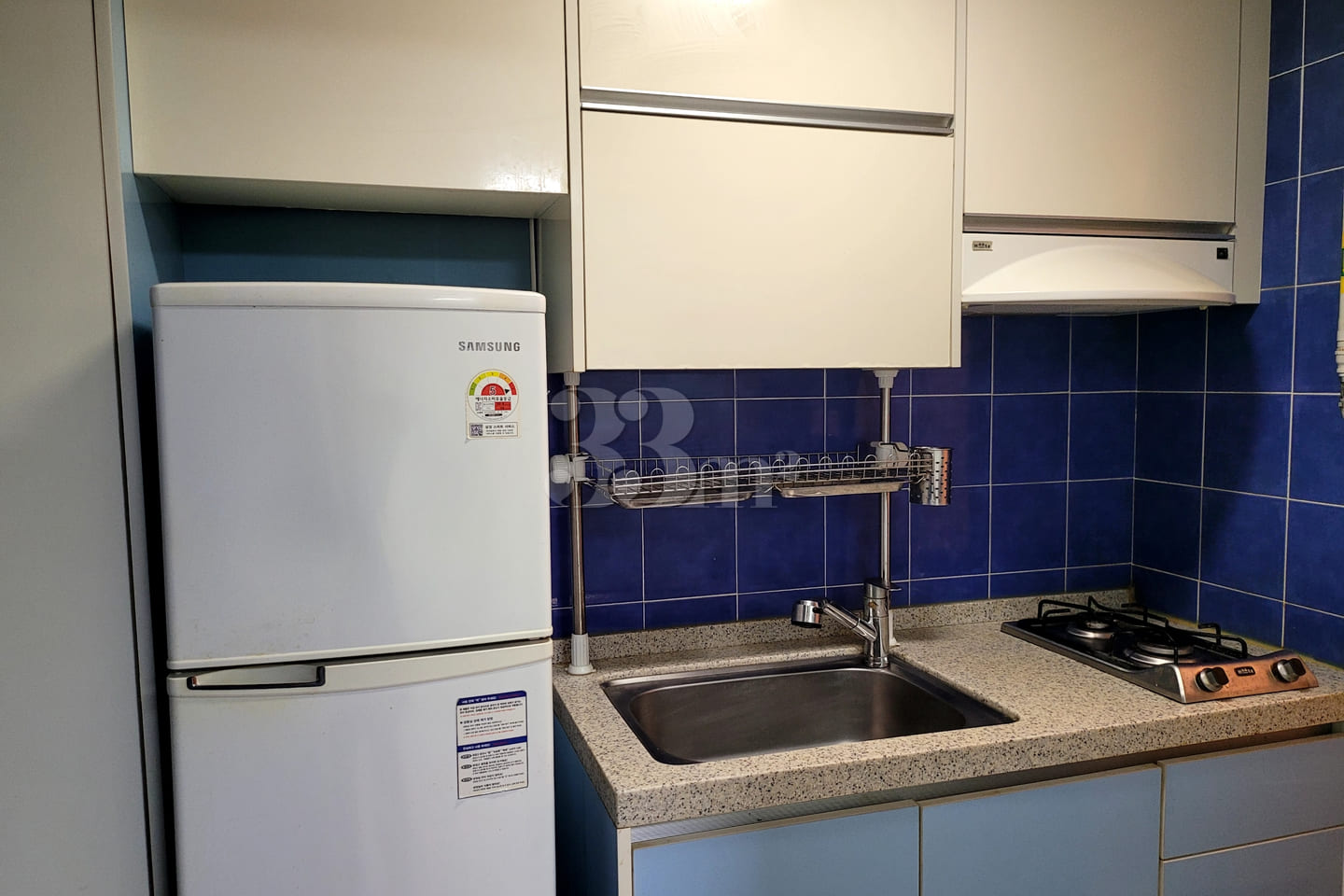 Clean accommodation with convenient transport 6th image