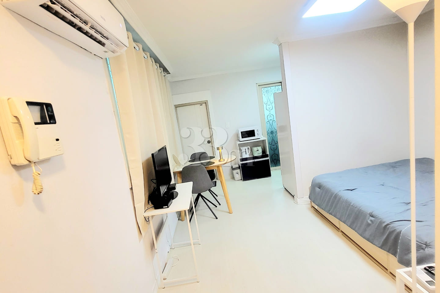 Gwangandong Suyeong Station Queen Size Bed 4th image