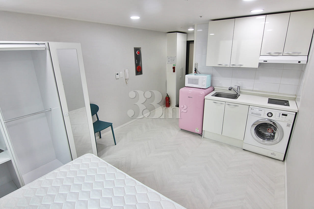 42 Studio Apartment on a Main Road in Hongdae 6th image