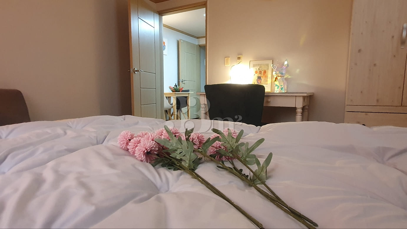 JJ Room 17th image