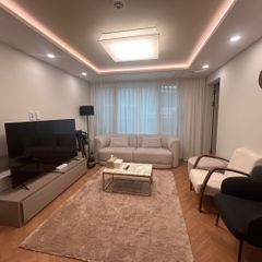 Near Hongik University Main Gate, 3 BR/2 BA Unit Image