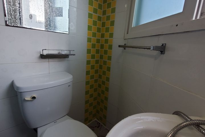Fully furnished, women-only accommodation nea 8th image