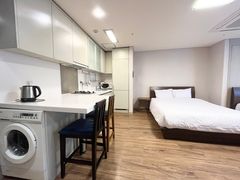 Spacious studio apartment near Seodaemun Stat 2th image