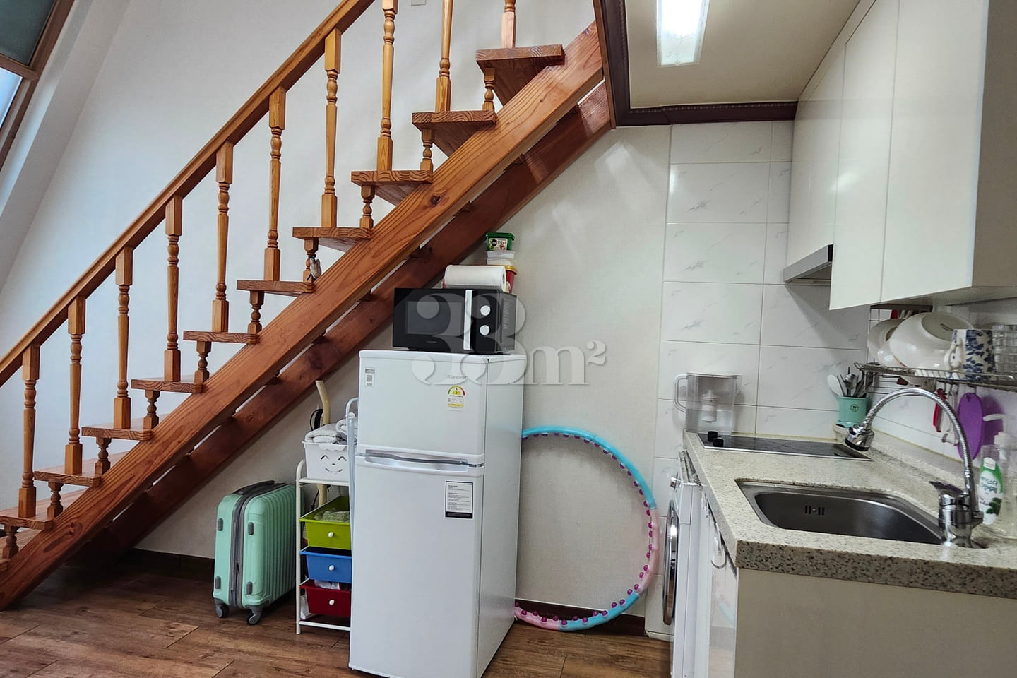 Spacious, bright, and quiet duplex 10th image