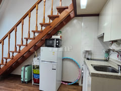 Spacious, bright, and quiet duplex 10th image