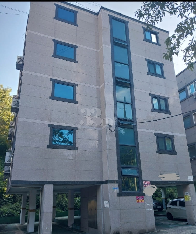 Unit 406, available for immediate move-in. 5th image