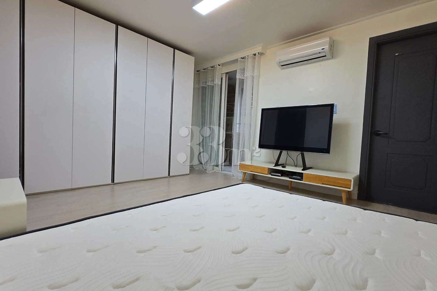 "Two-bay" unit (1.5-room apartment) in Chojun 0th image