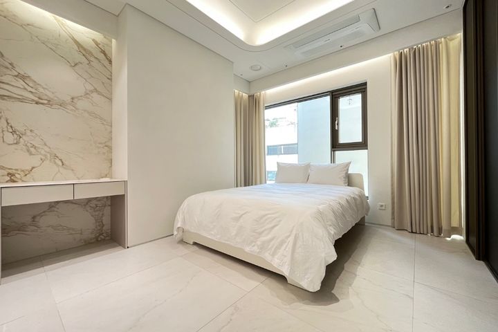Cheongdam New Two-Room Apartment with Full Op 0th image