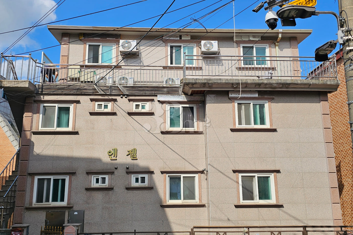 15-minute walk from Seobenta Station, great v 4th image