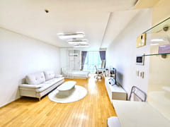 Spacious unit, 3 minutes from Gangnam Station 1th image