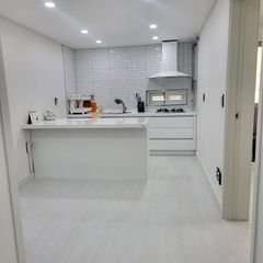 일출이 머무는 해변 방 이미지