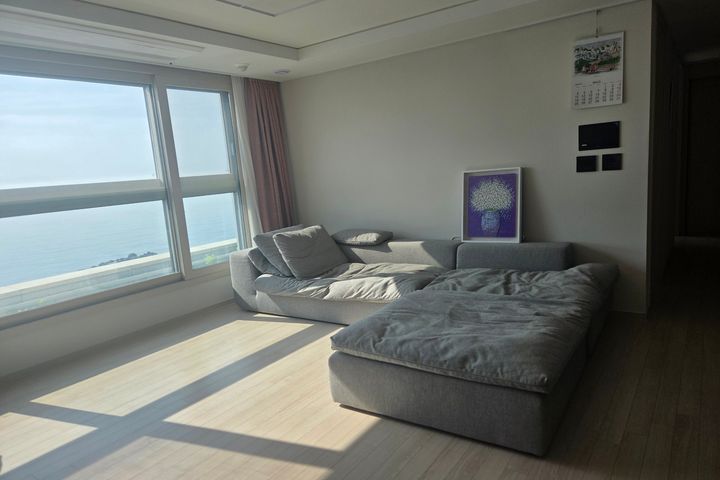 A relaxing home with stunning sunrise and oce 0th image