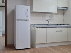 1.5-room unit with a spacious room and living 1th image