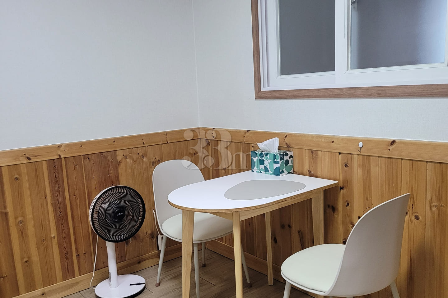 Wood-toned 1.5-room unit on the second floor 3th image