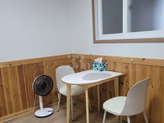 Wood-toned 1.5-room unit on the second floor 3th image