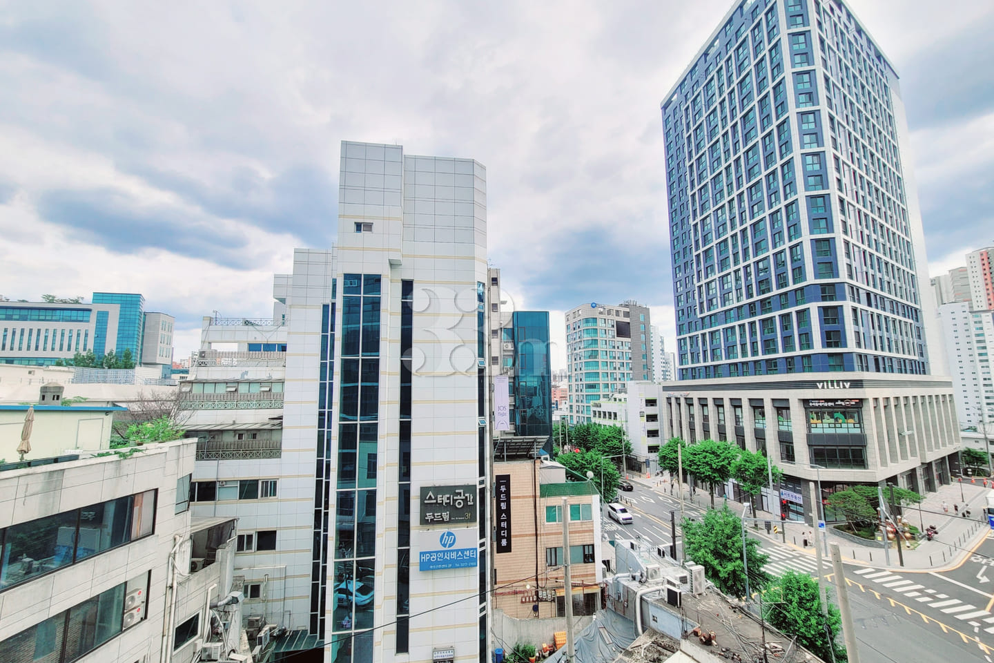 🤵 Sinchon: High-rise view, right next to the 17th image
